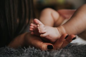 maman main bébé